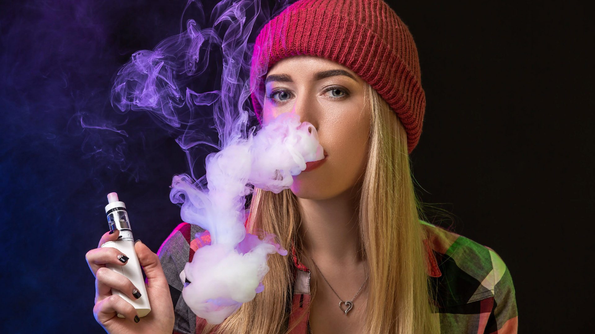 معرفی دستگاه ویپ، انواع ویپ ها و چگونگی کار با آن ها - Vaping girl hai