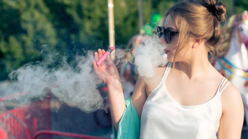 چگونه کویل ویپ و پاد را تمیز کنیم - Vaping girl i loke