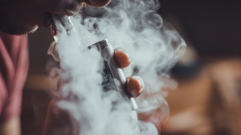 معرفی دستگاه ویپ، انواع ویپ ها و چگونگی کار با آن ها - vape 0fr