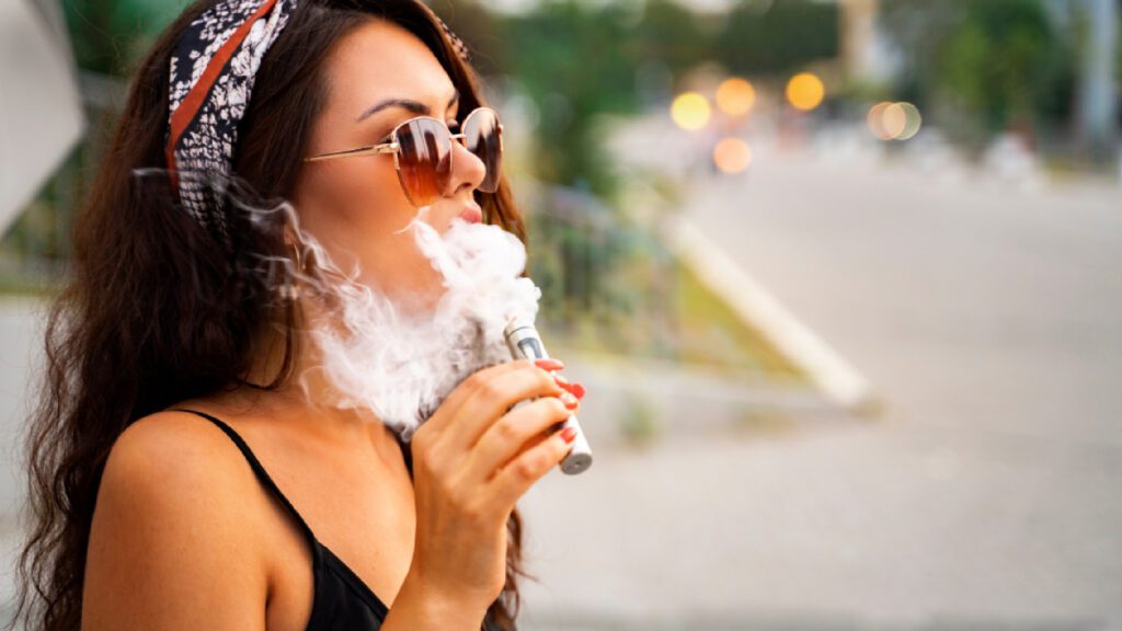 مهم ترین دلایل برای انتخاب ویپ بدون نیکوتین - Vaping girl k